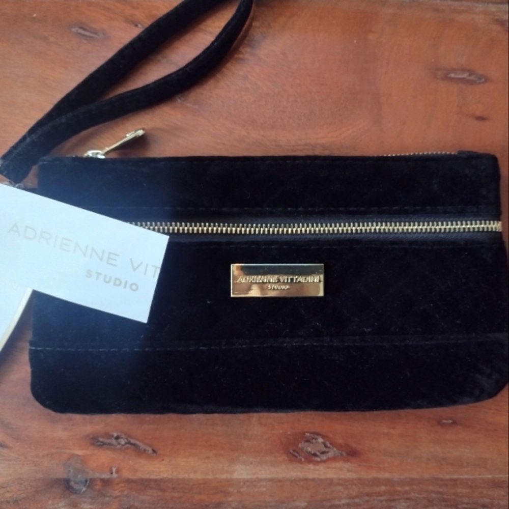 NWT Adrienne Vittadini Black Quilted Velvet Two Zip Pocket Wristlet - Picture 2 of 8